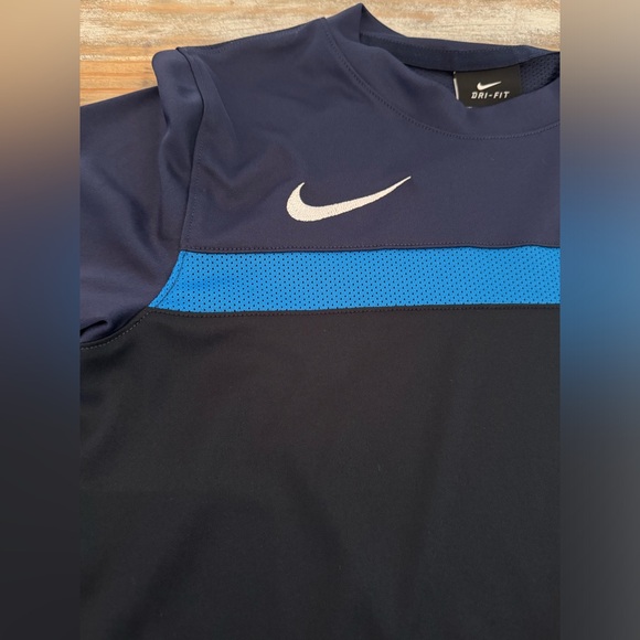 Boys Nike Dri-Fit Shirt - Picture 4 of 6